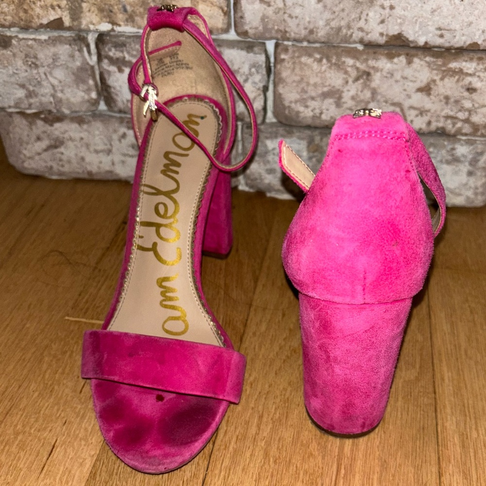 Hot pink suede. Very worn. Discoloration on the heel. Same Edelman size 7.5.